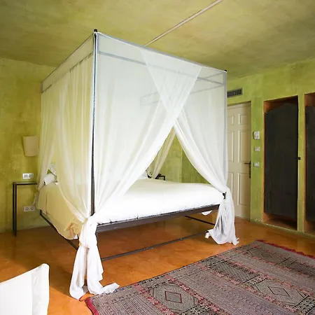 فندق Tres Sants 4*